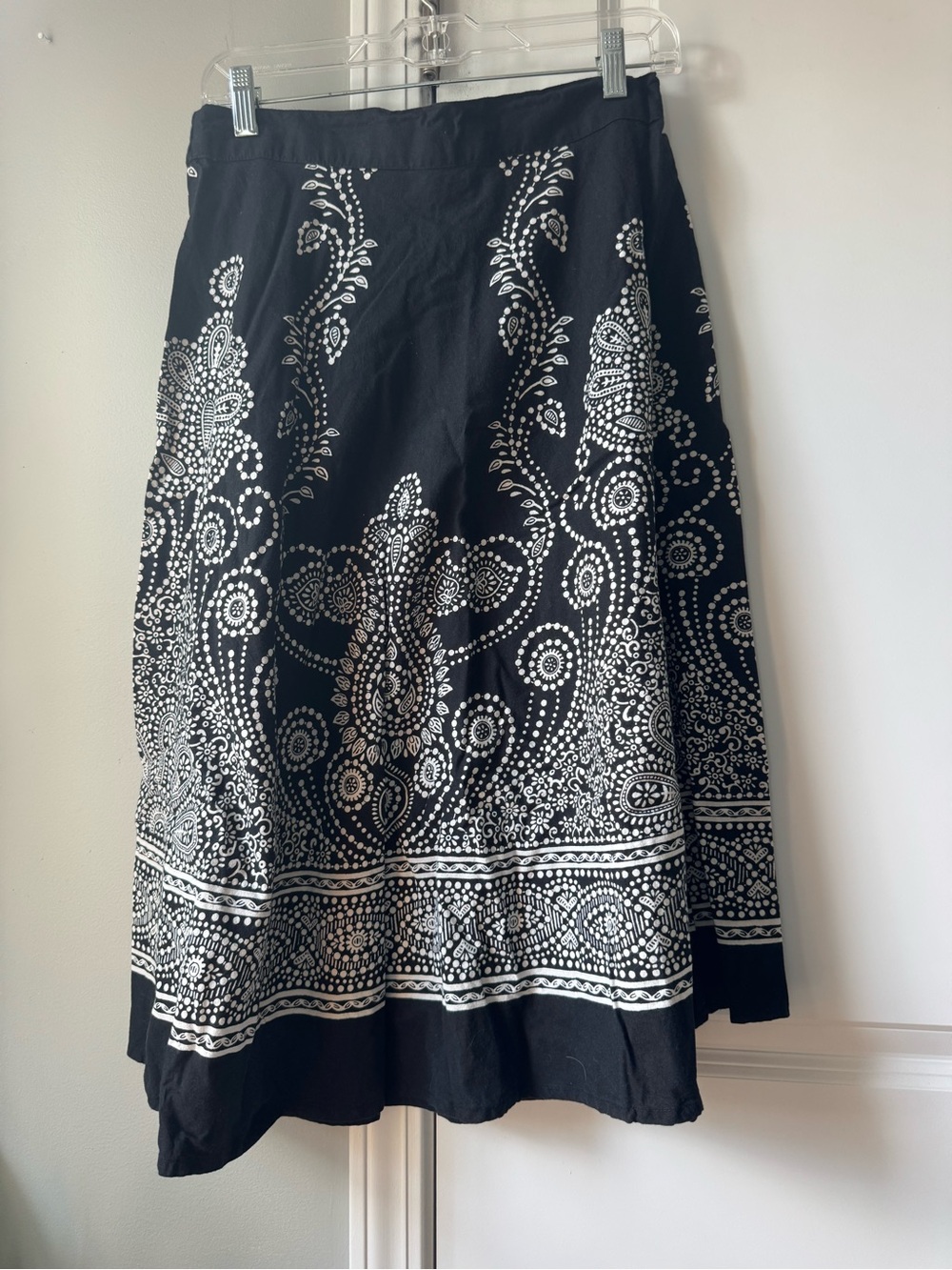 Studio west medium black and white paisley pleated pull on a line skirt cotton